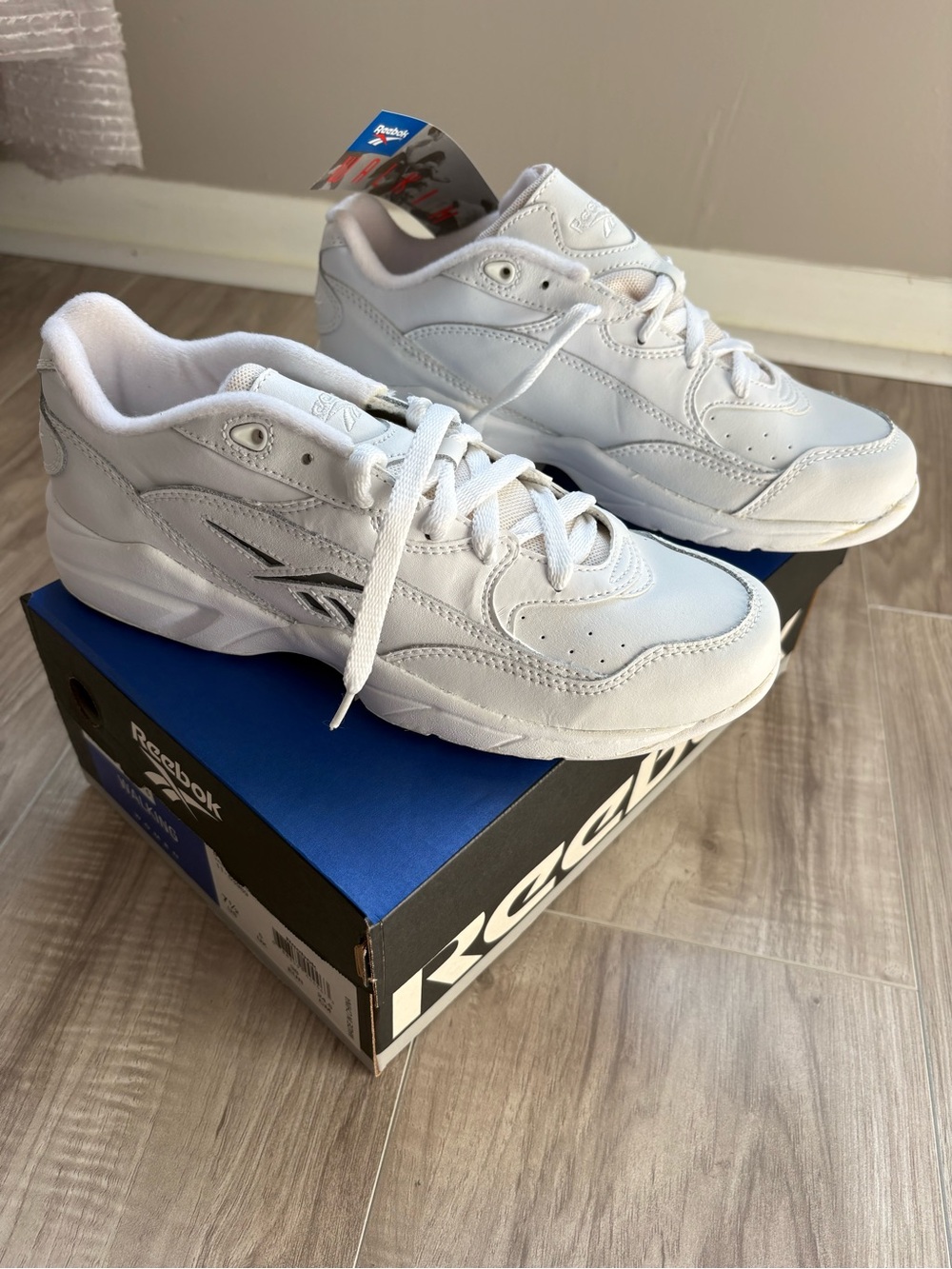 NWT Deadstock Vintage Reebok White Sneakers with 7 color inserts SZ 7.5